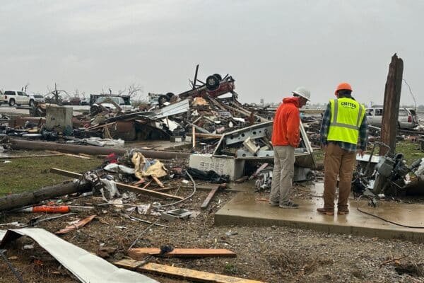 At least 7 dead as a devastating storm that releases in the US center. With more floods, tornado threats