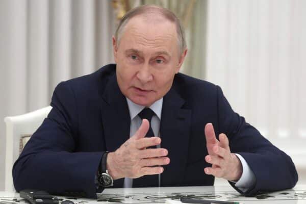 Putin declares a temporary Easter truce in Ukraine