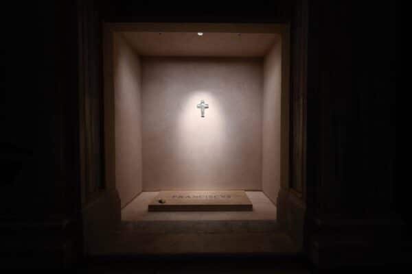 The Vatican releases photos of Pope Francis's tomb, since it opens for public visualization