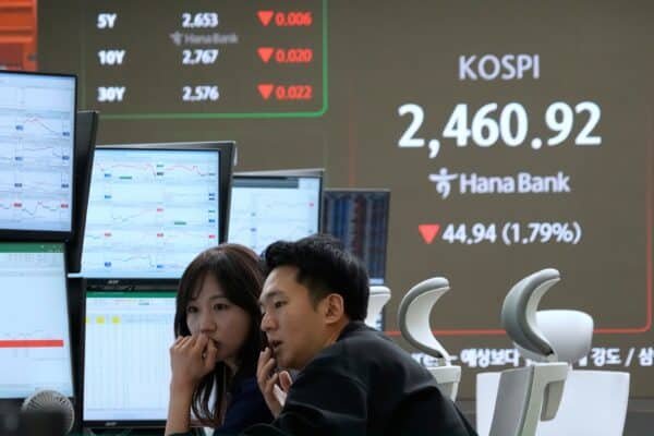 World leaders exploit Trump's tariffs while markets fall