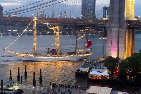 2 dead, 19 injured after the Mexican Navy sailboat crashes against the Brooklyn bridge, says the mayor
