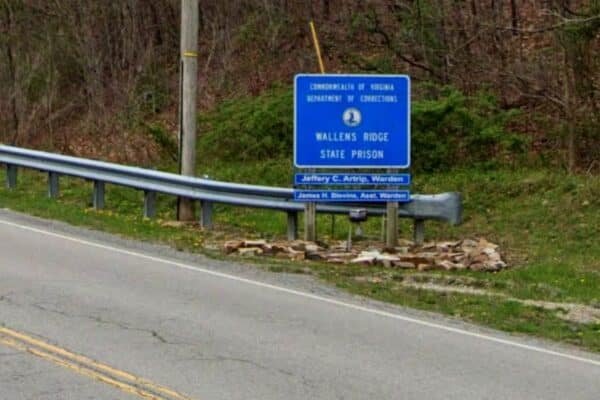 3 Officers of corrections stabbed by MS-13 gangs in prison: officials