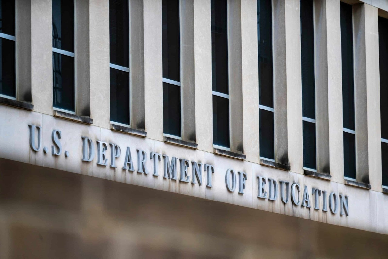 Congress celebrates shocking teachers: "We certainly appreciate them"