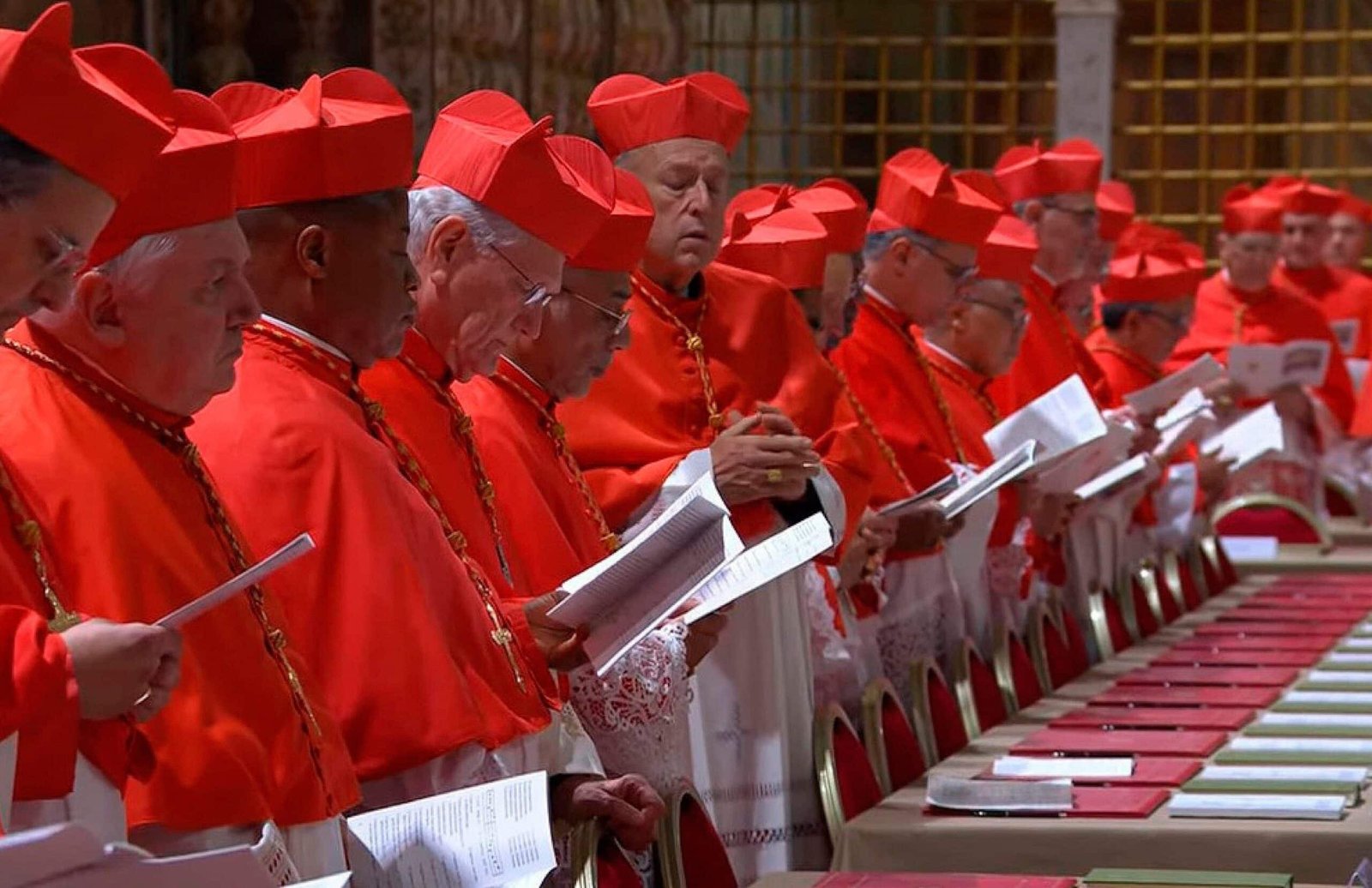 Live updates of the papal conclave: the doors of the Sixtine chapel close when the conclave begins