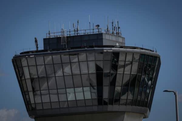 Radar screens at Newark airport became black again during the night