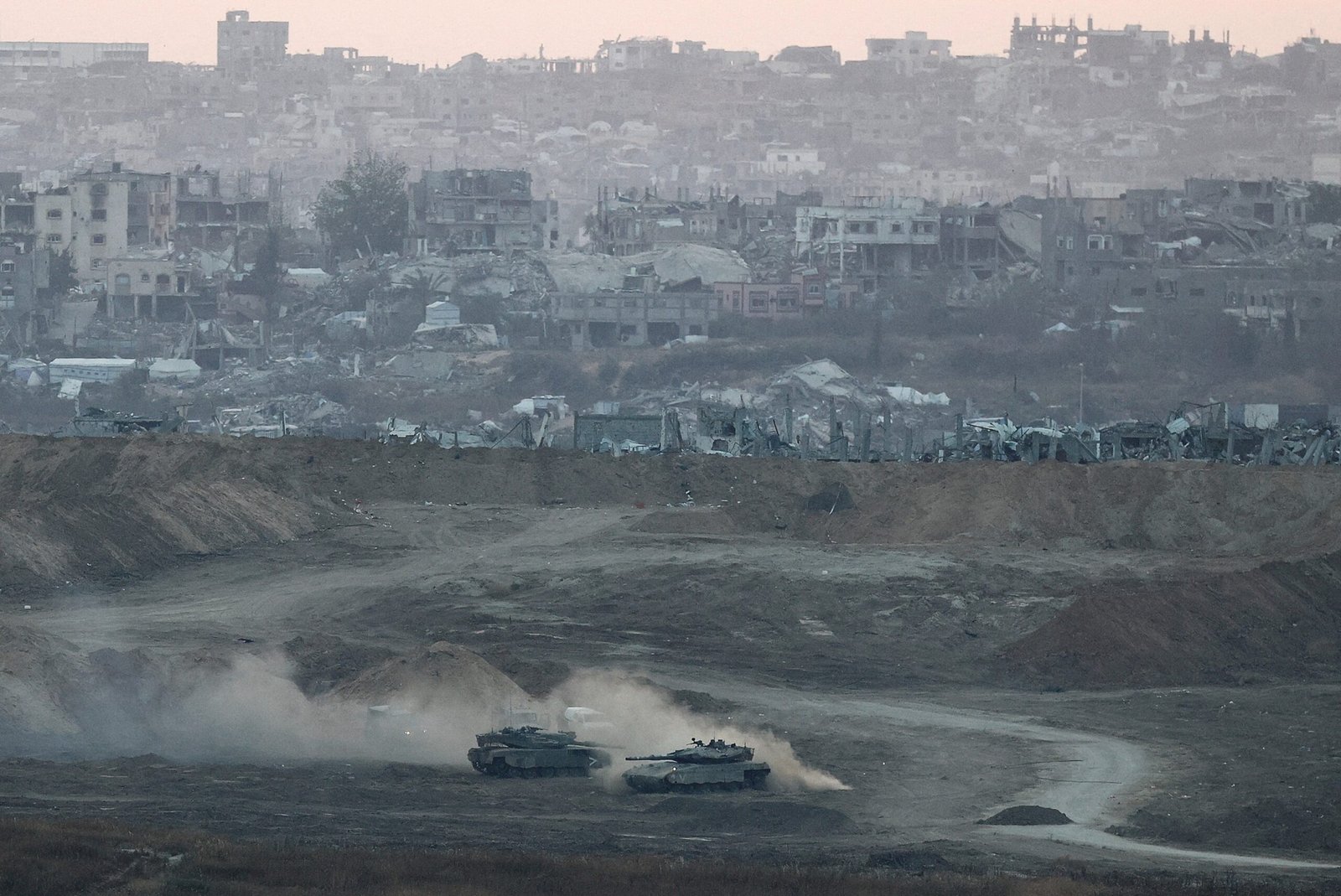 The Israeli security cabinet approves the plan to occupy parts of Gaza, says Source