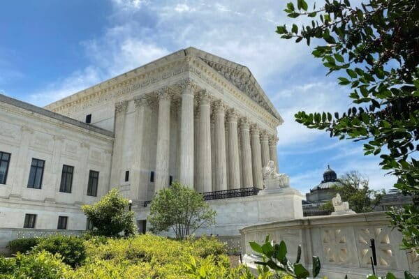 Trump asks the Supreme Court to eliminate the restrictions ordered by the judge on deportations of the 3rd country