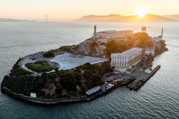 Trump promotes Alcatraz 'very strong as the prison office that evaluates the reopening of the prison