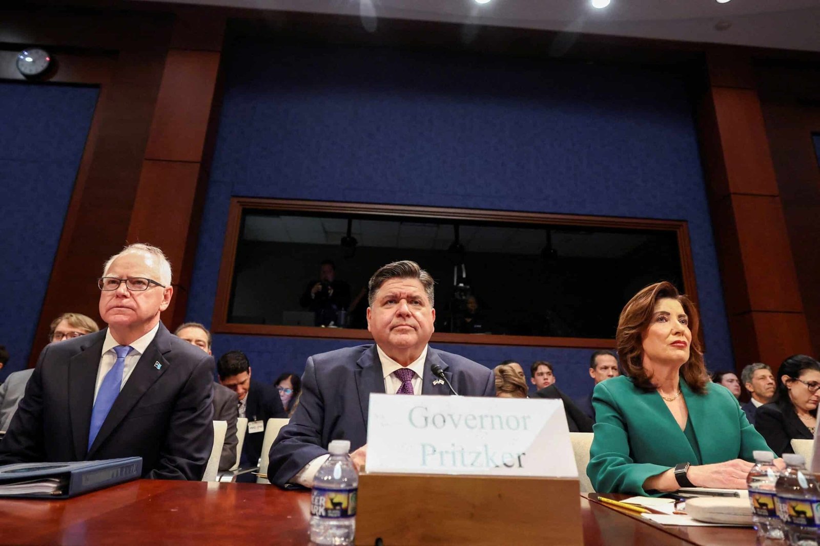 Photo: Governors Tim Walz, JB Pritzker and Kathy Hochul attend an audience of the Chamber's Supervision Committee with United States governors on state policies with respect to undocumented migrants, in Capitol Hill in Washington, on June 12, 2025.