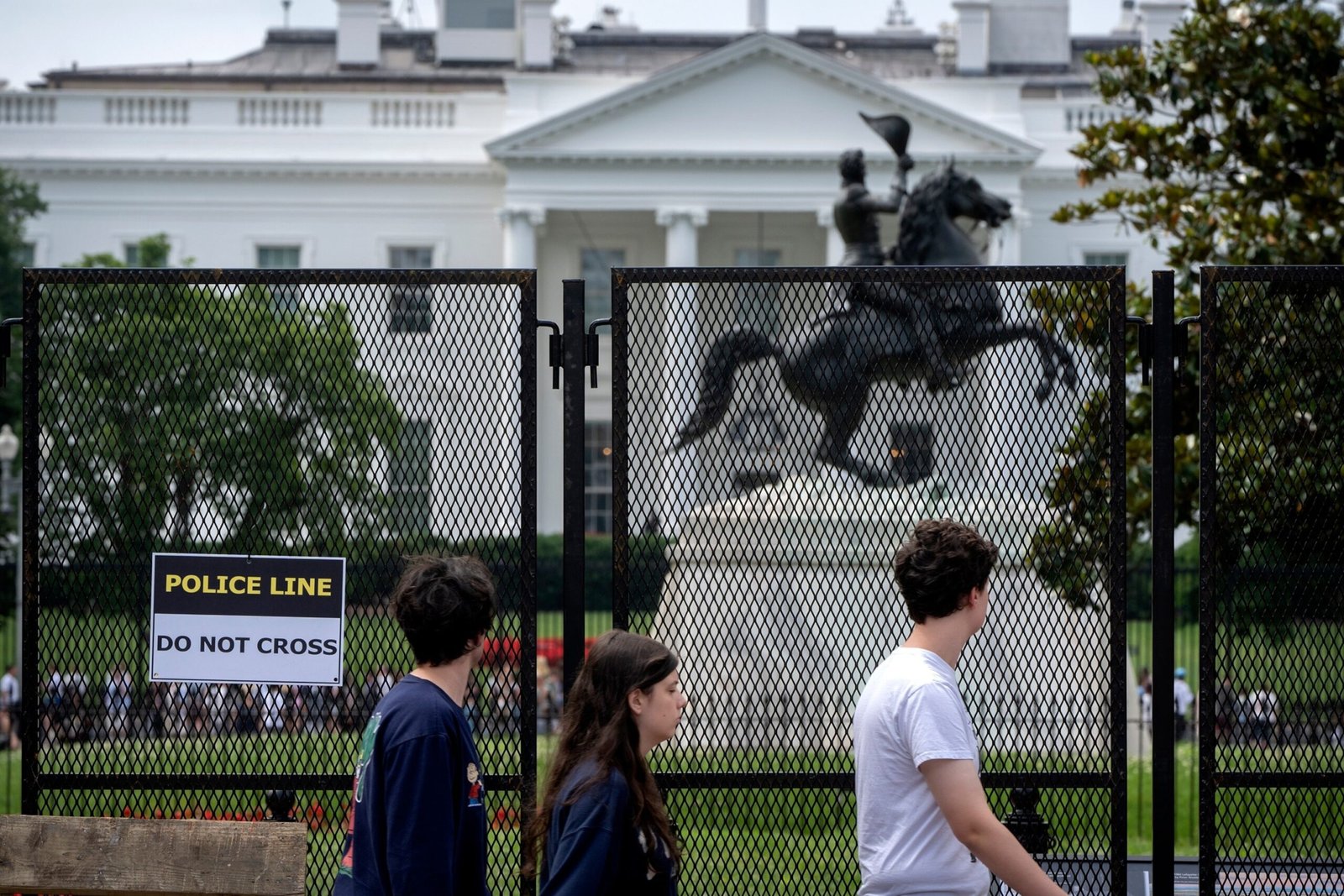 It is expected that great security presence will ensure Trump's military parade, Festival