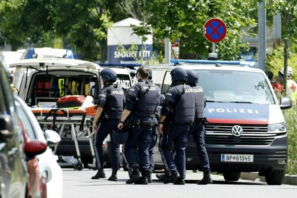 Several dead in the shooting at the Austrian school, according to the local police