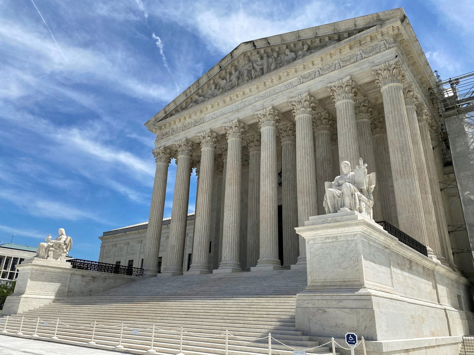 The Supreme Court allows Trump to resume third country removals without due requirements ordered by the Court