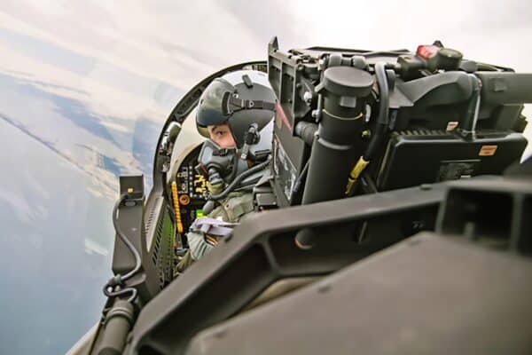 The Transgender Pilot of the Navy, prohibited from service, reflects on 'patriotism' before Trump's military parade