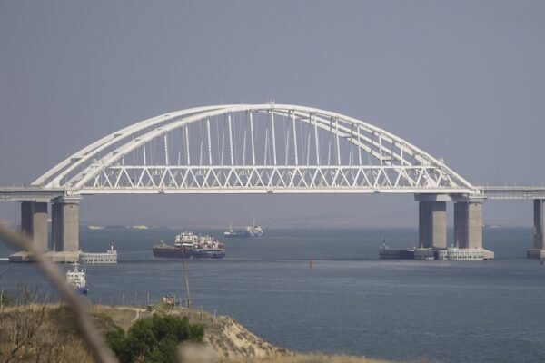 Ukraine claims a new underwater bomb attack to the Crimea de Russia bridge