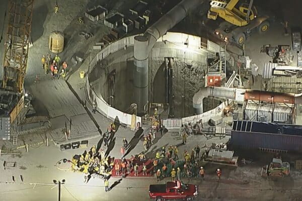 At least 15 workers rescued after the collapse of the tunnel in Los Angeles: Lafd