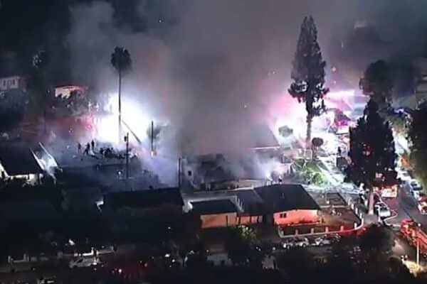 More than 100 firefighters fight against the fireworks of California that leaves the woman in critical condition