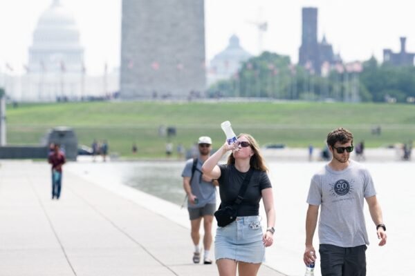 More than 130 million people prepare for suffocating conditions in most USA.