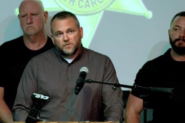 Official fired and killed by prisoner during the medical visit: Sheriff