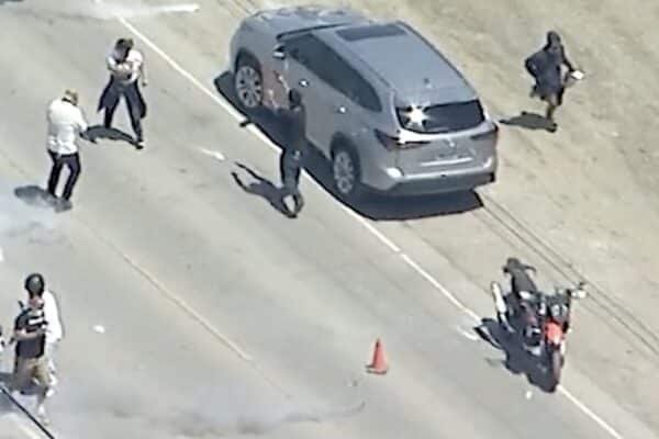 The FBI offers a $ 50,000 reward for information about the person who 'seemed to shoot a weapon in the police' during California ice clashes