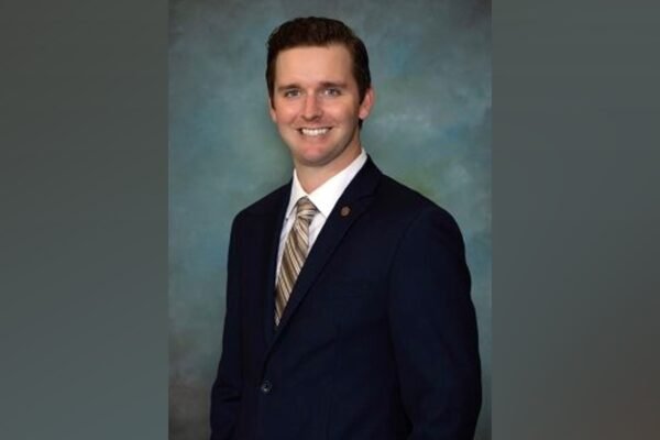 The councilor of Virginia burned in a personal attack in his office: Police