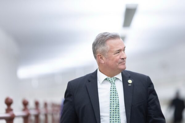 The representative Bacon supports Trump's tax bill despite the changes in Medicaid, urges the support of the Republican party