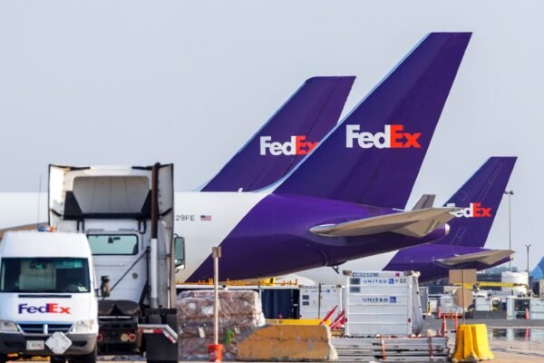 Photo: Washington Dulles International Airport - Fedex