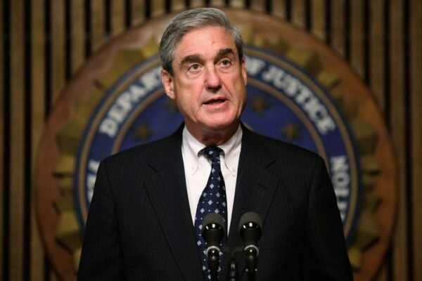 Photo: The director of the FBI, Robert Muller, celebrates the press conference