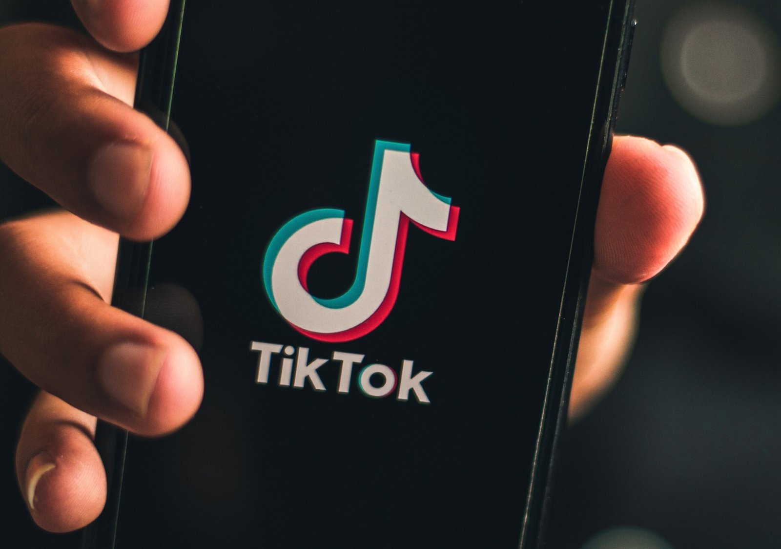 TikTok signs deal to create new joint venture in US