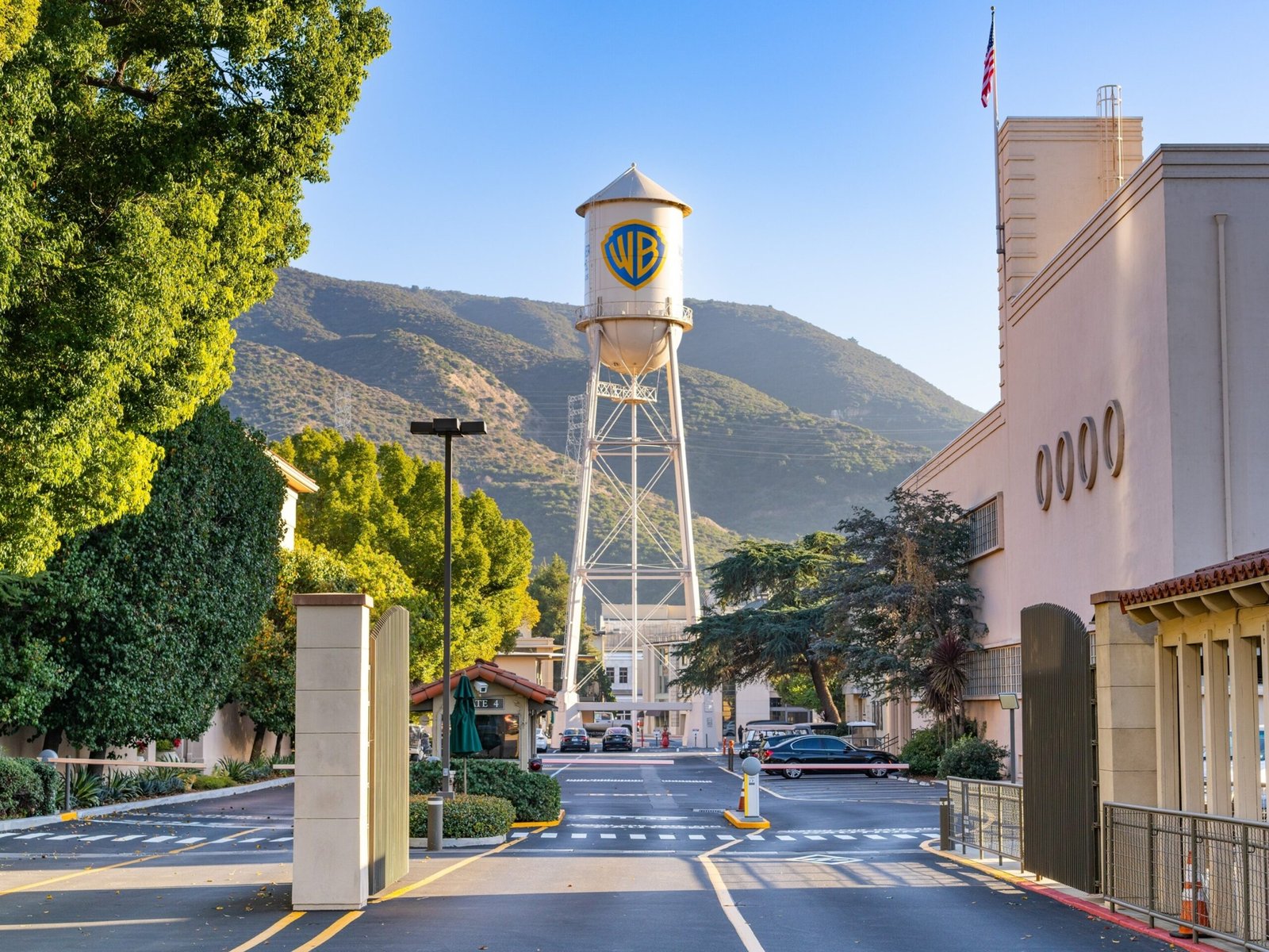 PHOTO: Exteriors and monuments of Burbank - 2023
